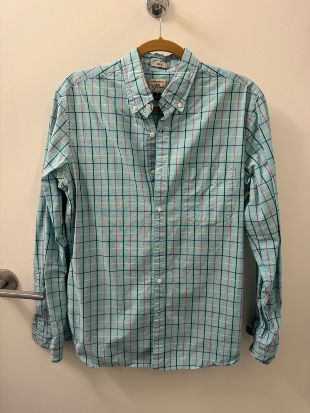 J. Crew Men’sLight Blue Plaid Button-Down Shirt; Slim Fit; size M